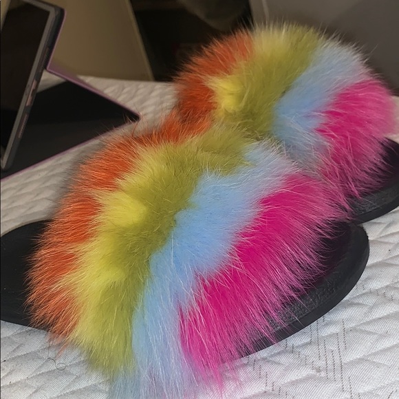 Multi colored Fur Slides - Picture 3 of 3